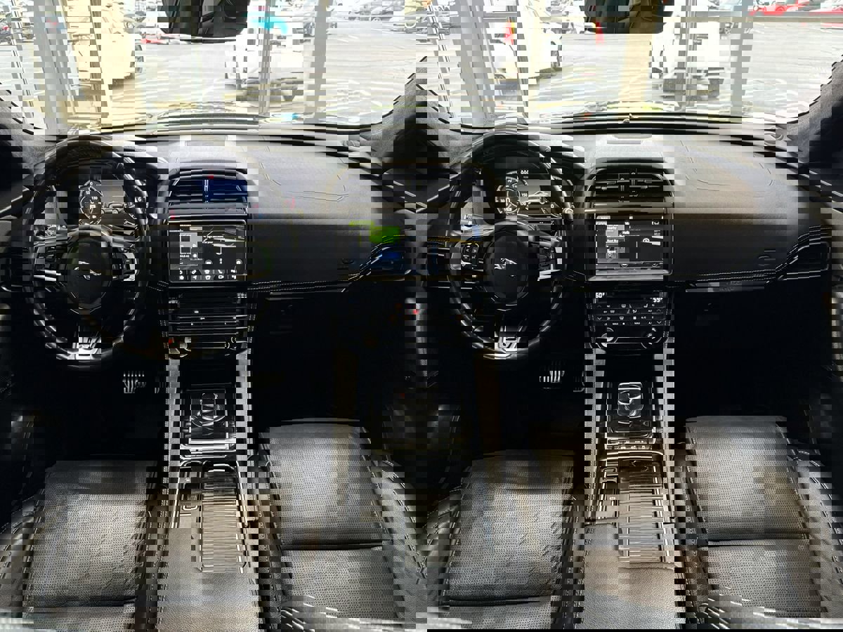 Used 2019 Jaguar F-PACE S image 19