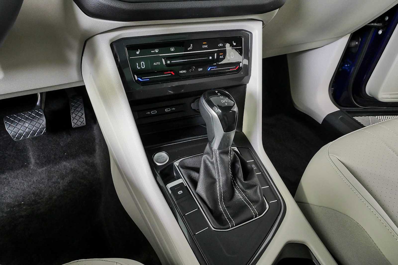 Certified 2023 Volkswagen Tiguan SE w/ Panoramic Sunroof Package FWD image 19