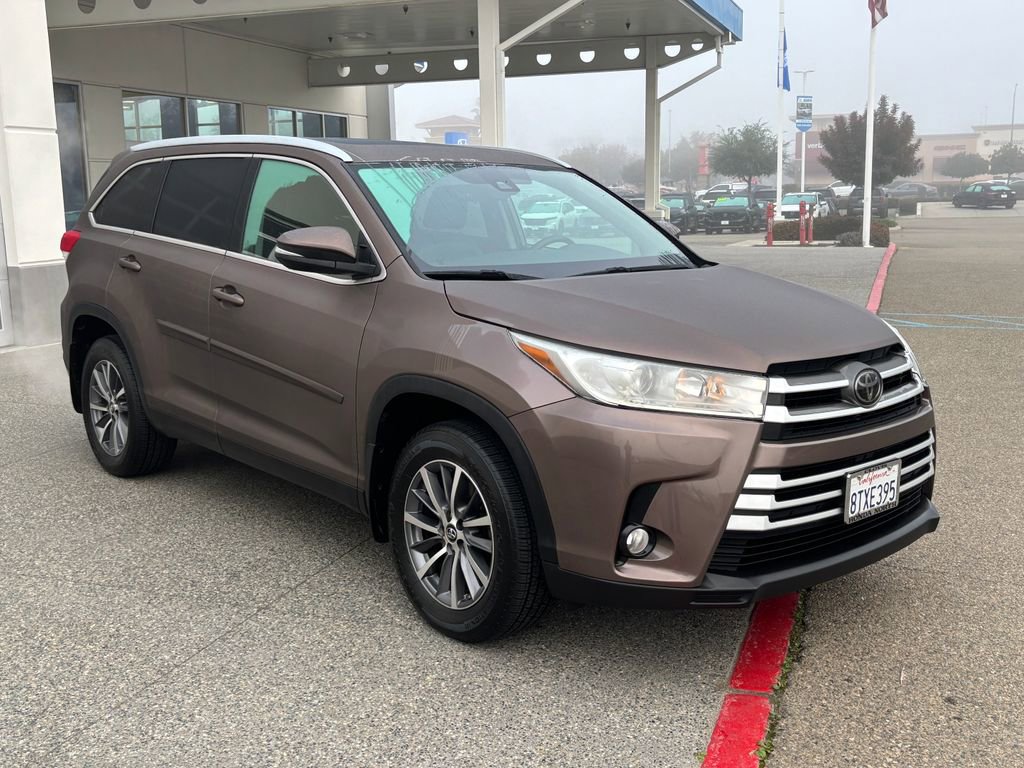 Used 2019 Toyota Highlander XLE image 3
