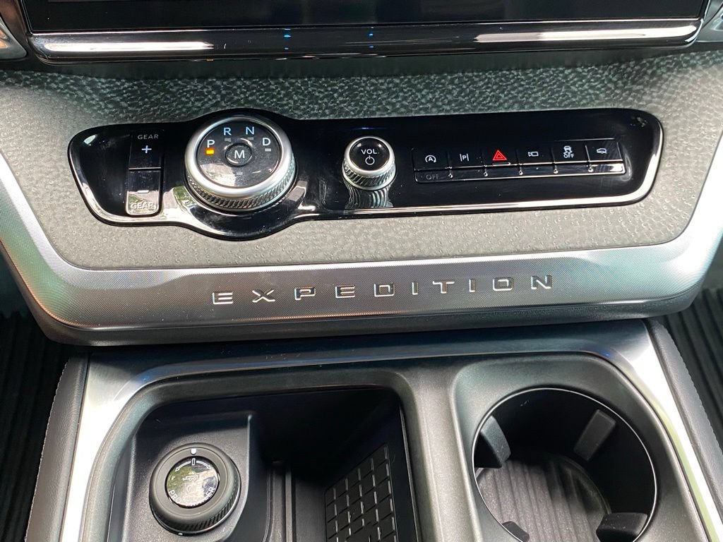 Used 2025 Ford Expedition Tremor AWD/4WD image 21