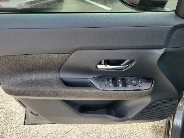 Certified 2025 Nissan Kicks SV FWD image 16