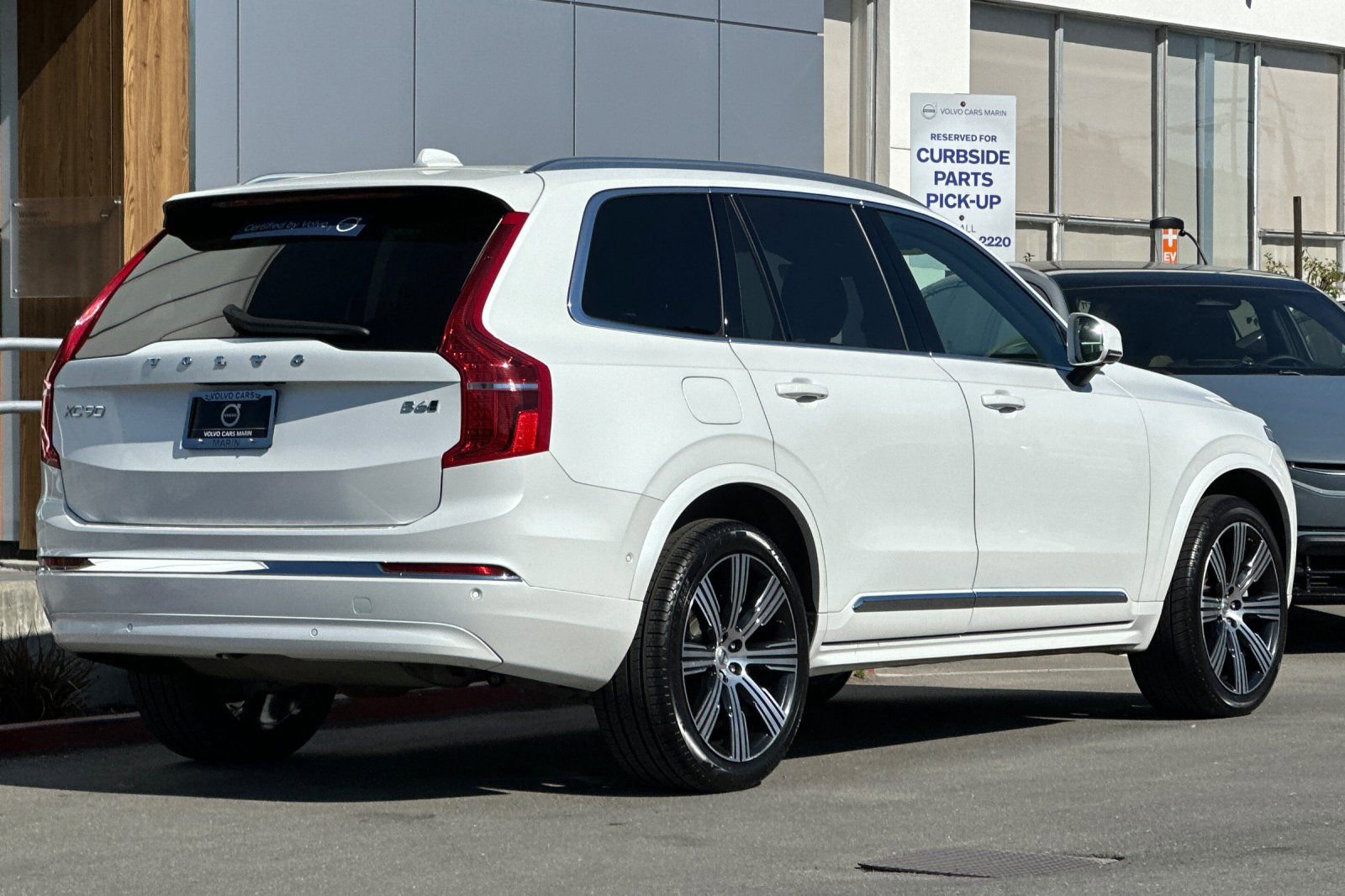 Used 2023 Volvo XC90 B6 Ultimate w/ Protection Package Premier image 2