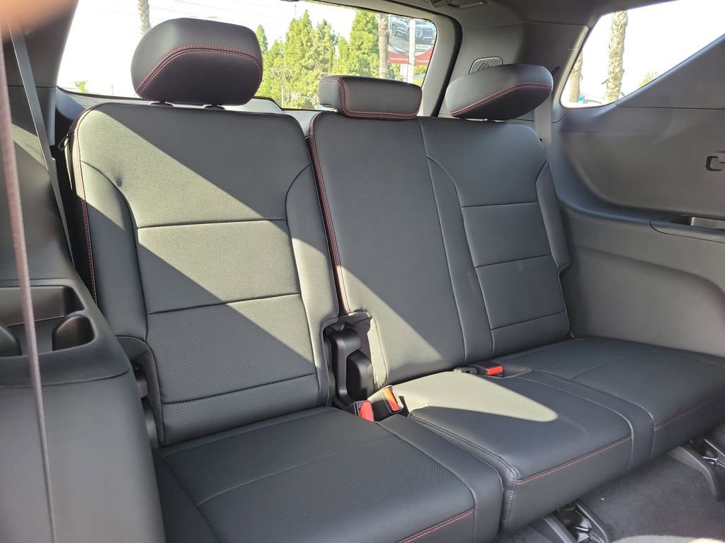 New 2026 Chevrolet Traverse RS w/ LPO, Floor Liner Package FWD image 20