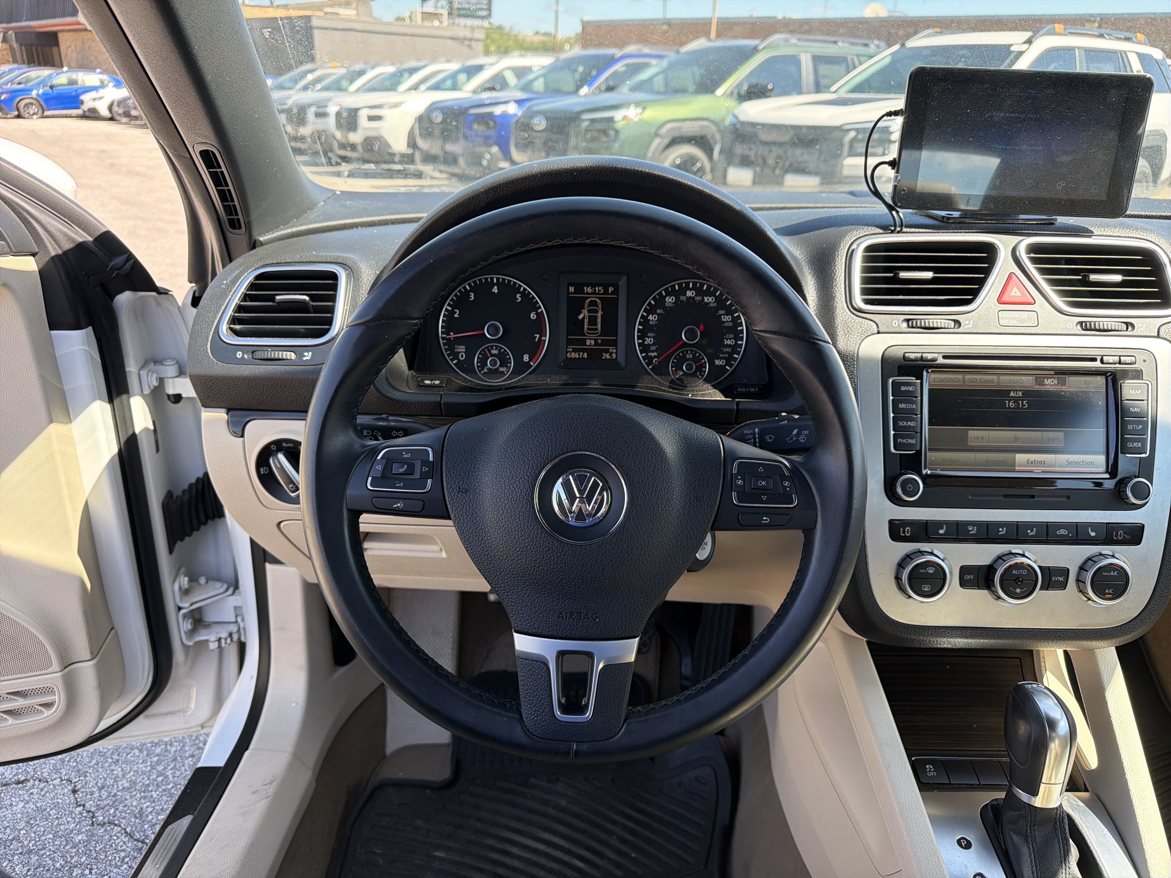 Used 2013 Volkswagen Eos Lux FWD image 11