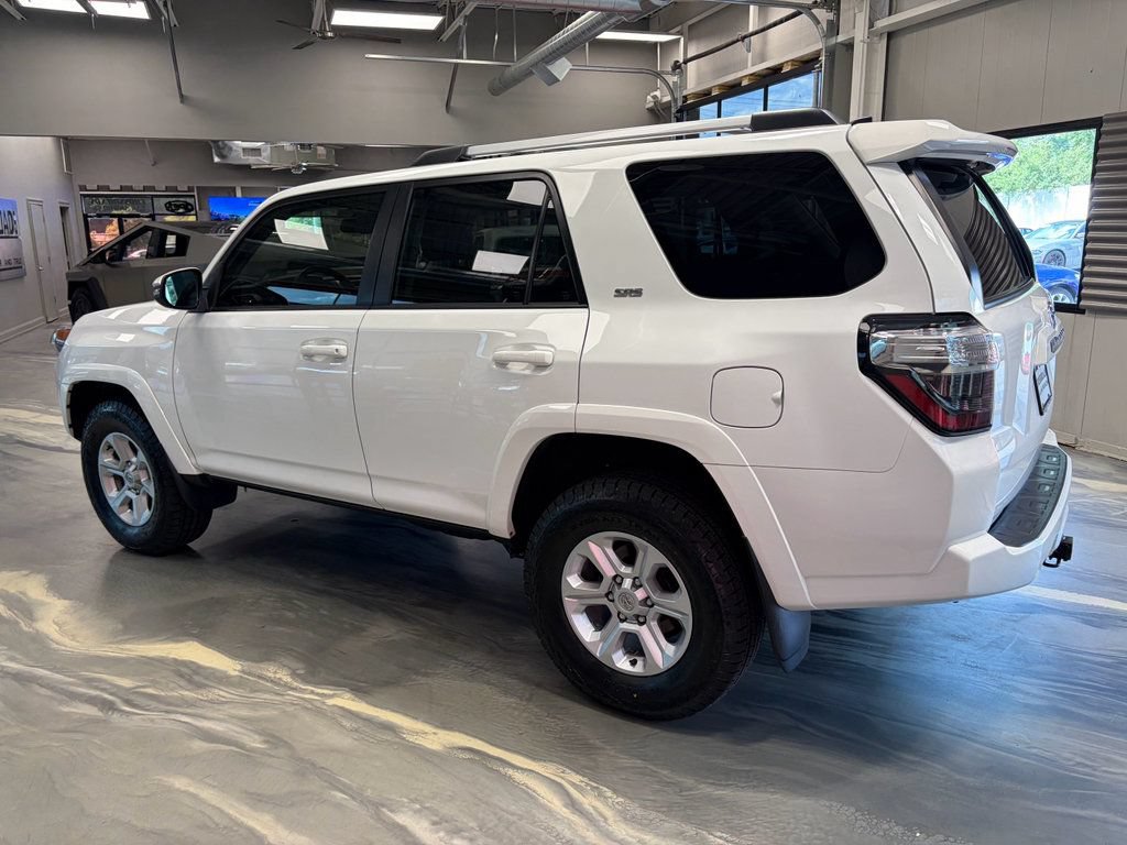 Used 2022 Toyota 4Runner SR5 Premium w/ Moonroof Package AWD/4WD image 43
