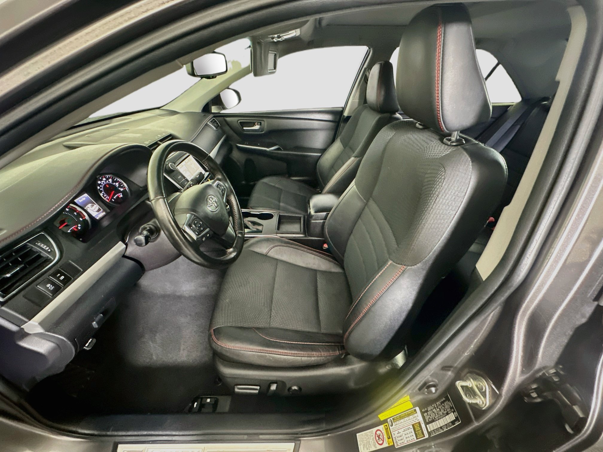 Used 2016 Toyota Camry SE w/ Moonroof Package FWD image 13