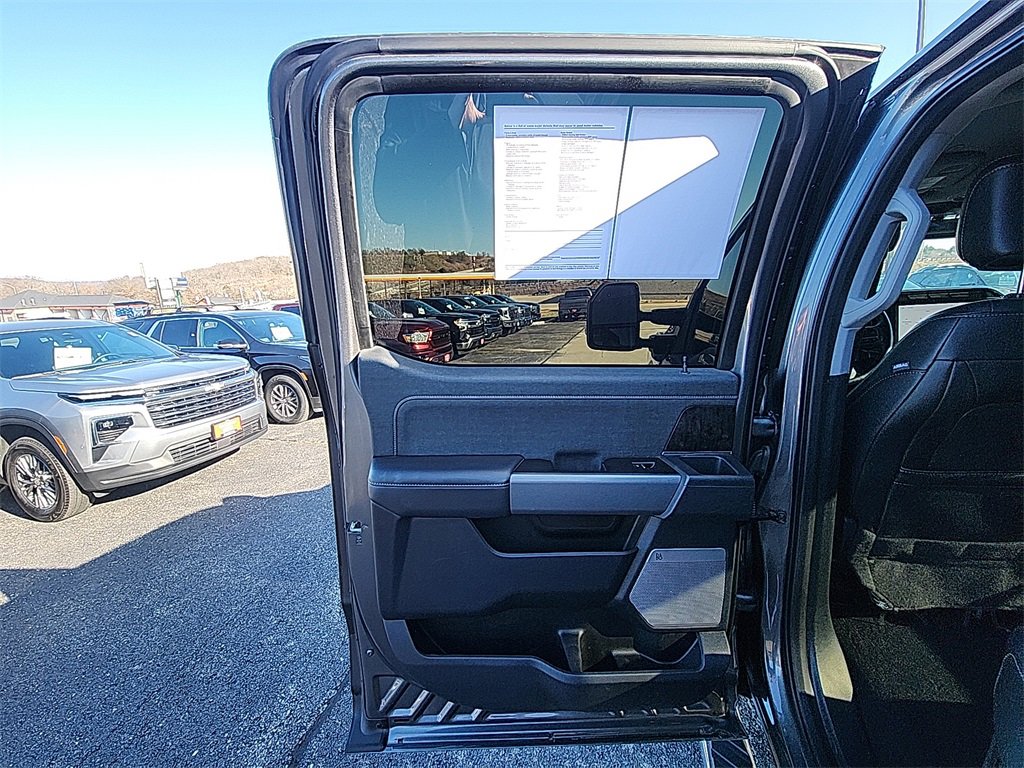 Used 2023 Ford F350 Lariat image 27