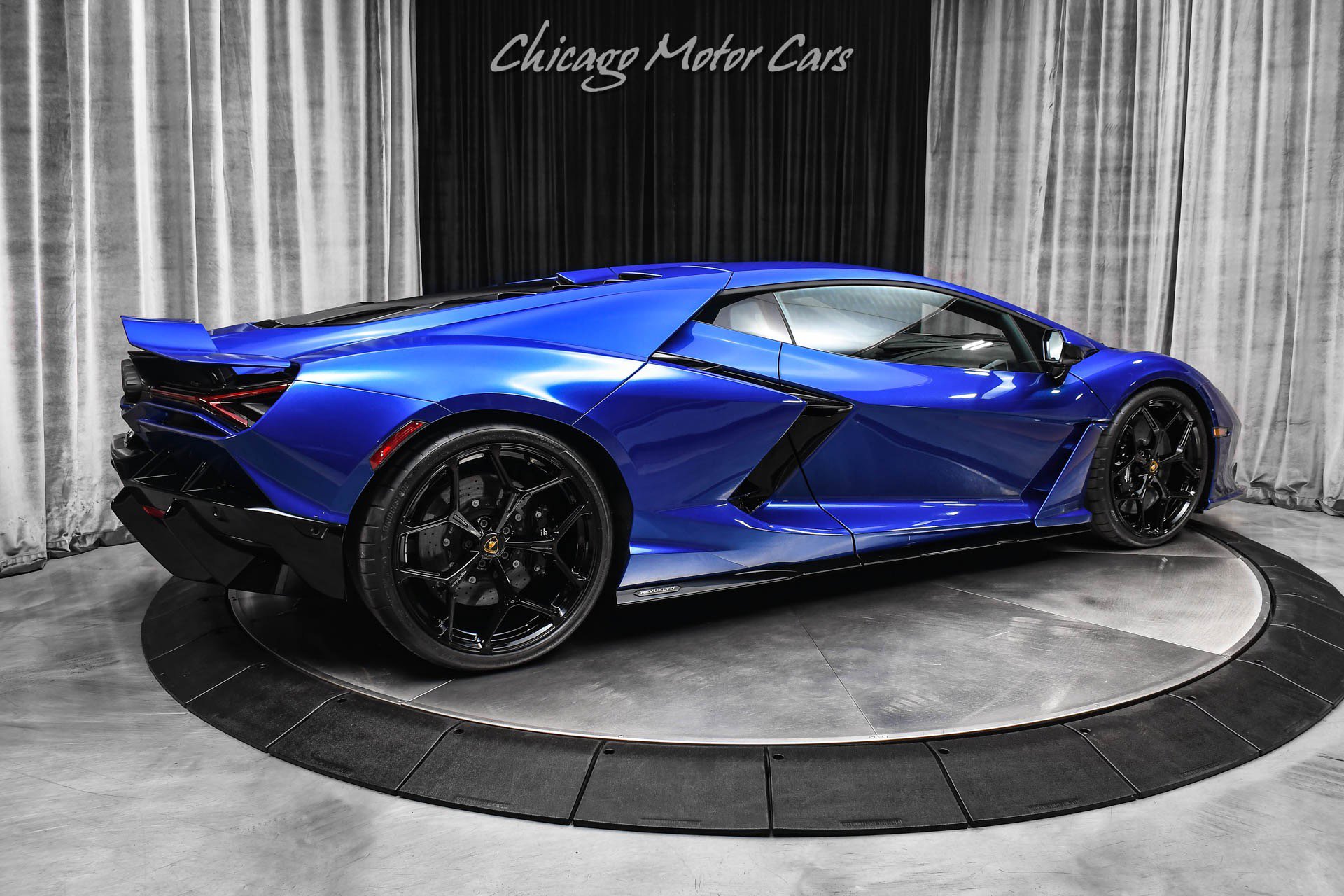 Used 2025 Lamborghini Revuelto image 5