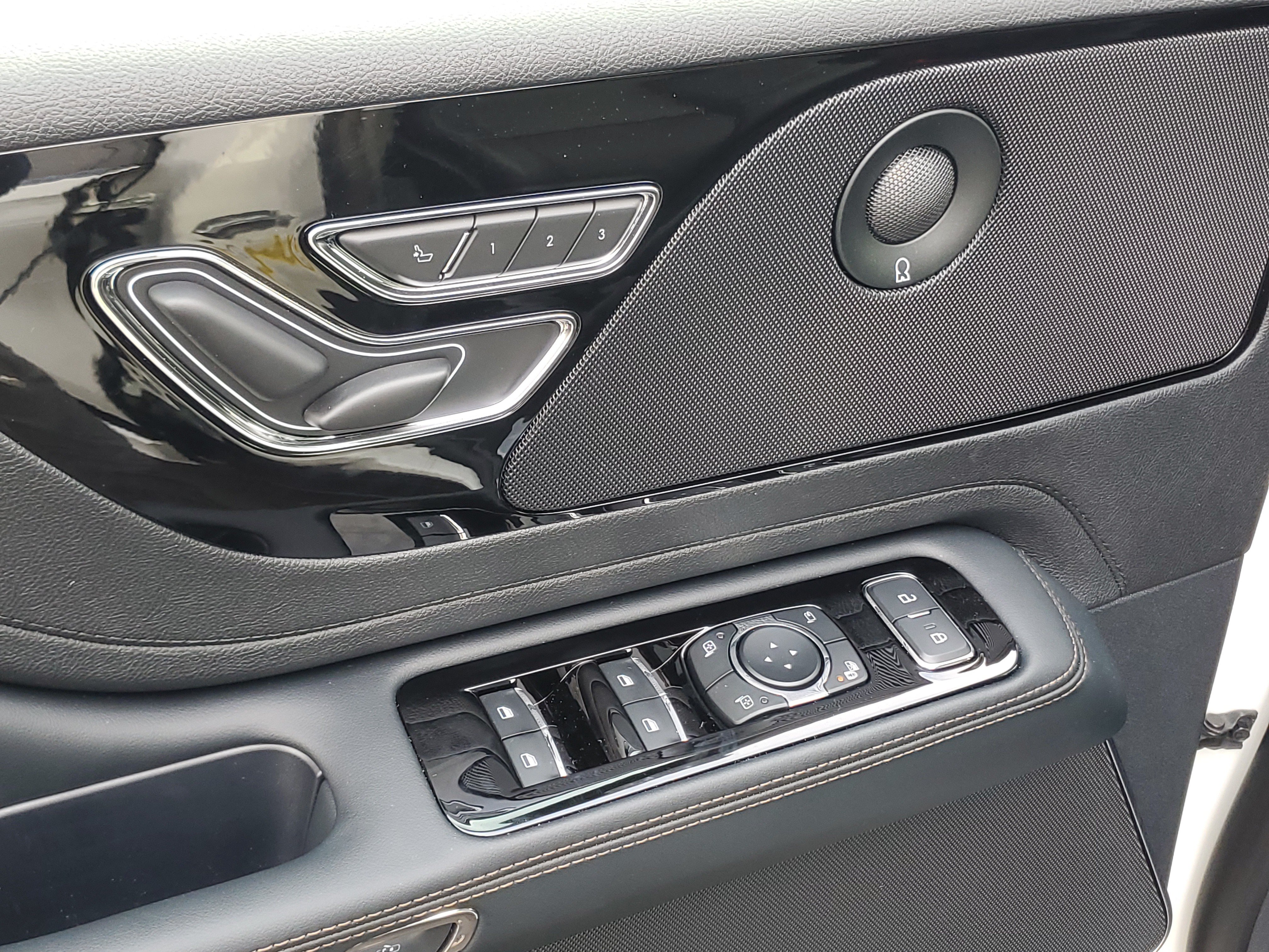 New 2026 Lincoln Aviator AWD image 8