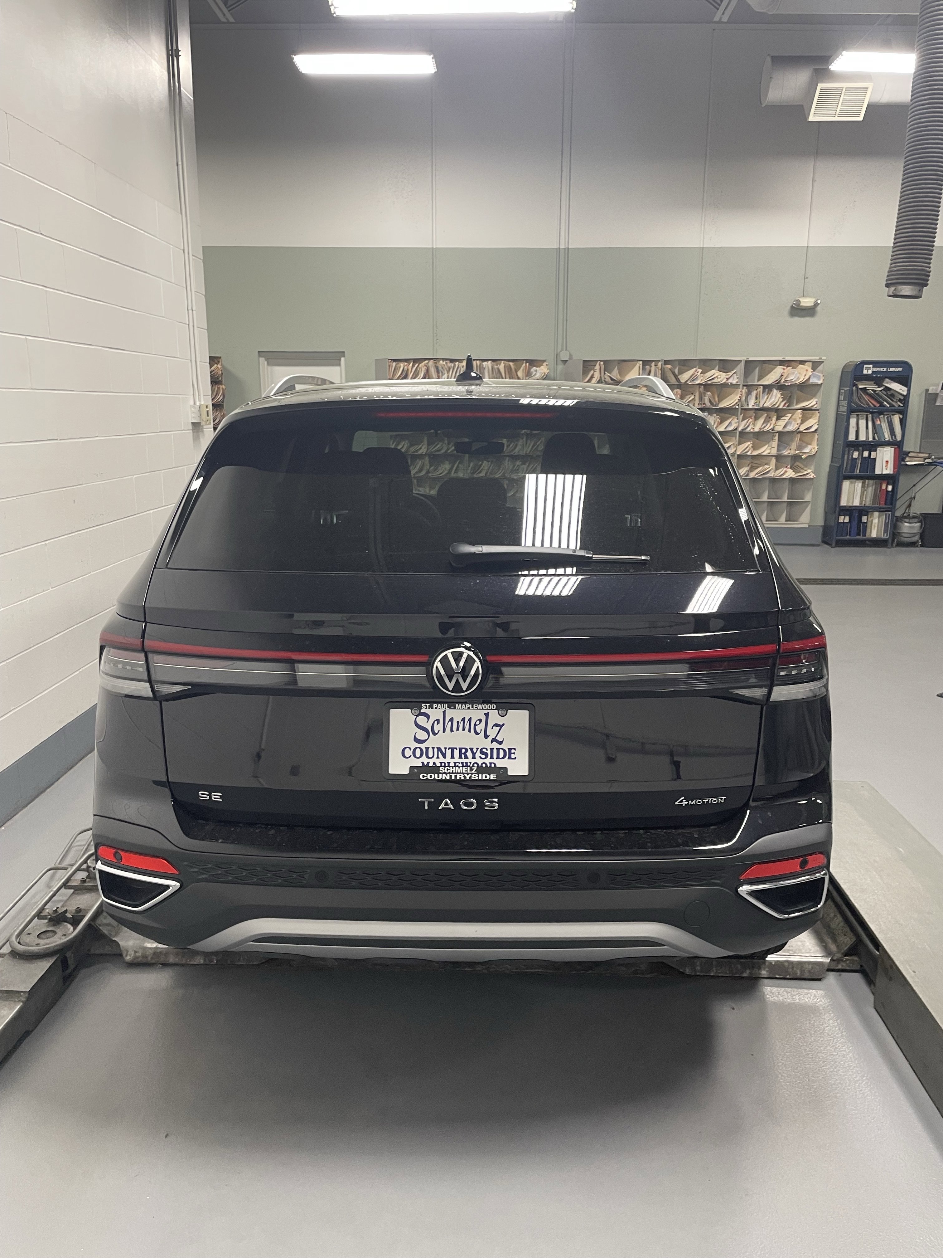 New 2025 Volkswagen Taos SE image 3