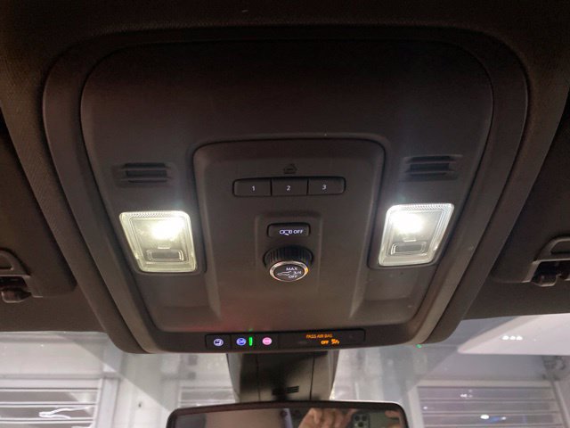 Used 2021 Chevrolet Suburban LT AWD/4WD image 28