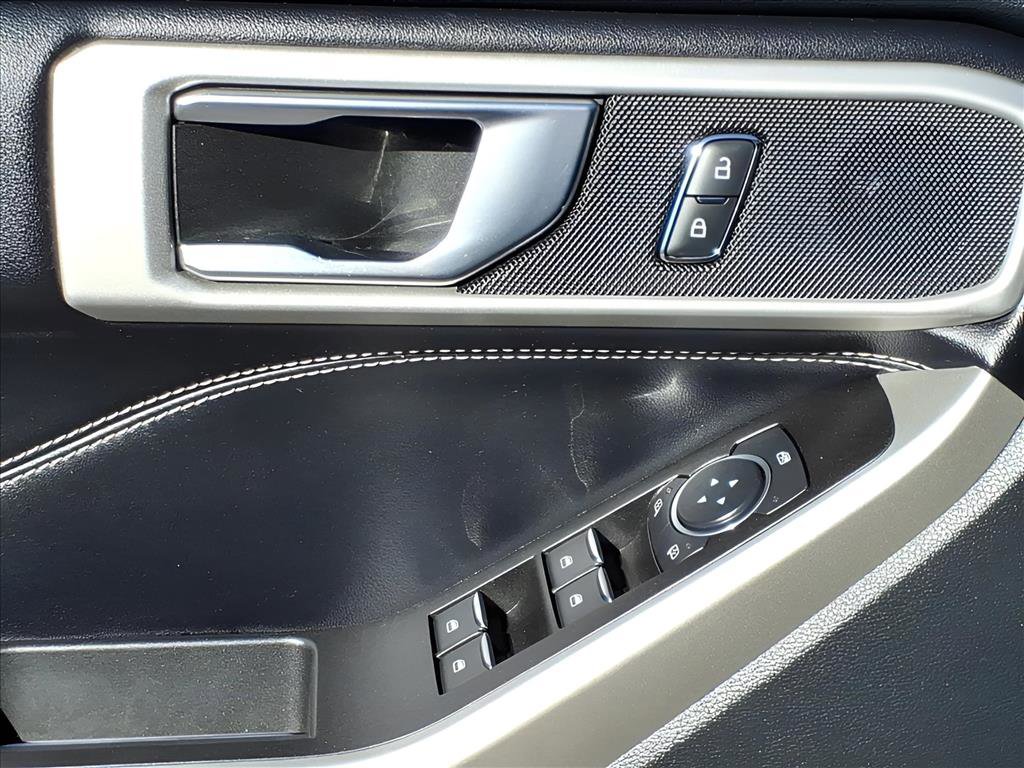 Used 2022 Ford Explorer XLT image 19