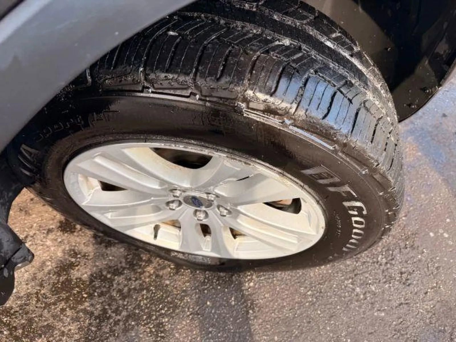 Used 2019 Ford Explorer XLT image 41