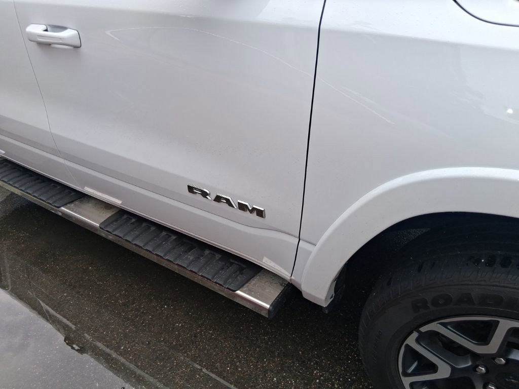 Used 2025 RAM 1500 Laramie AWD/4WD image 5