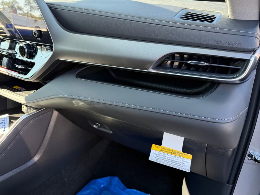 New 2025 Toyota Highlander Limited image 19