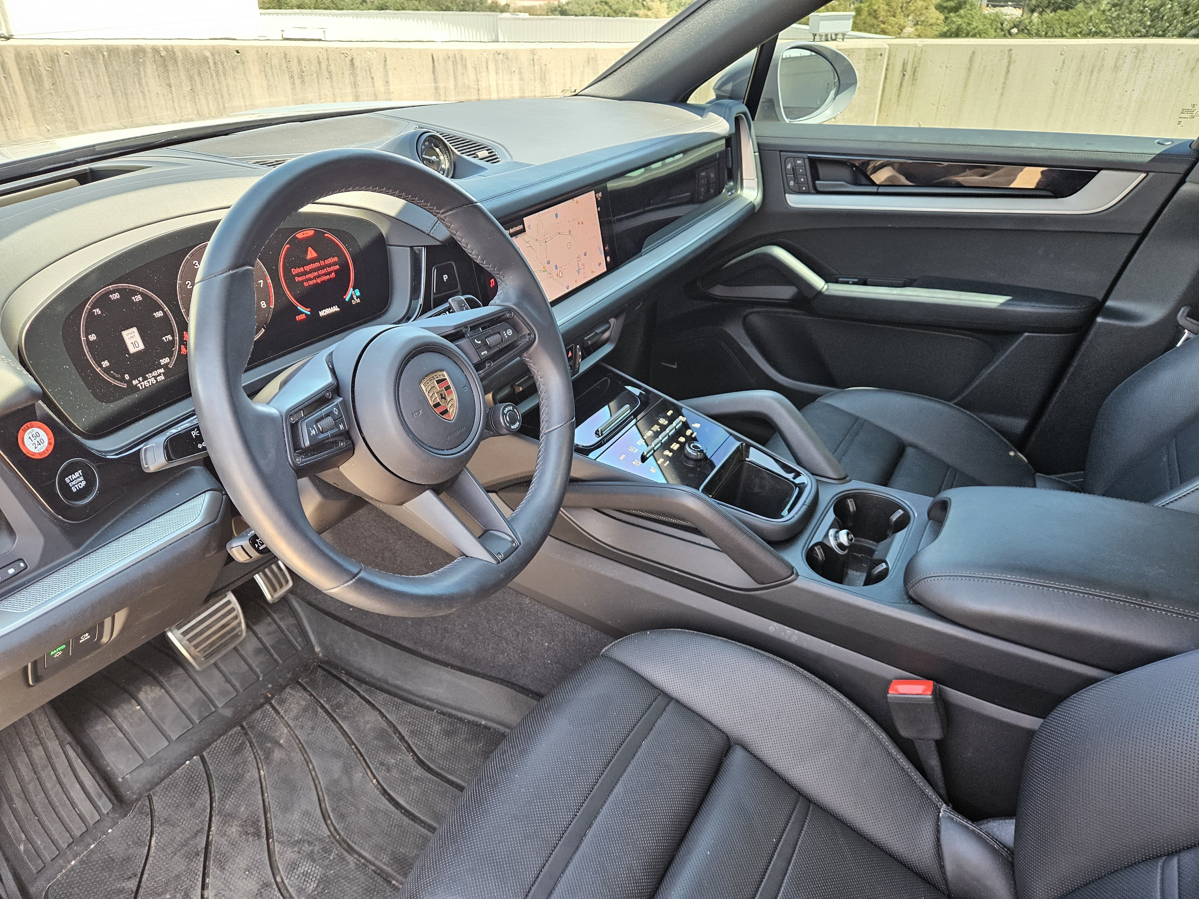 Certified 2025 Porsche Cayenne S AWD/4WD image 4