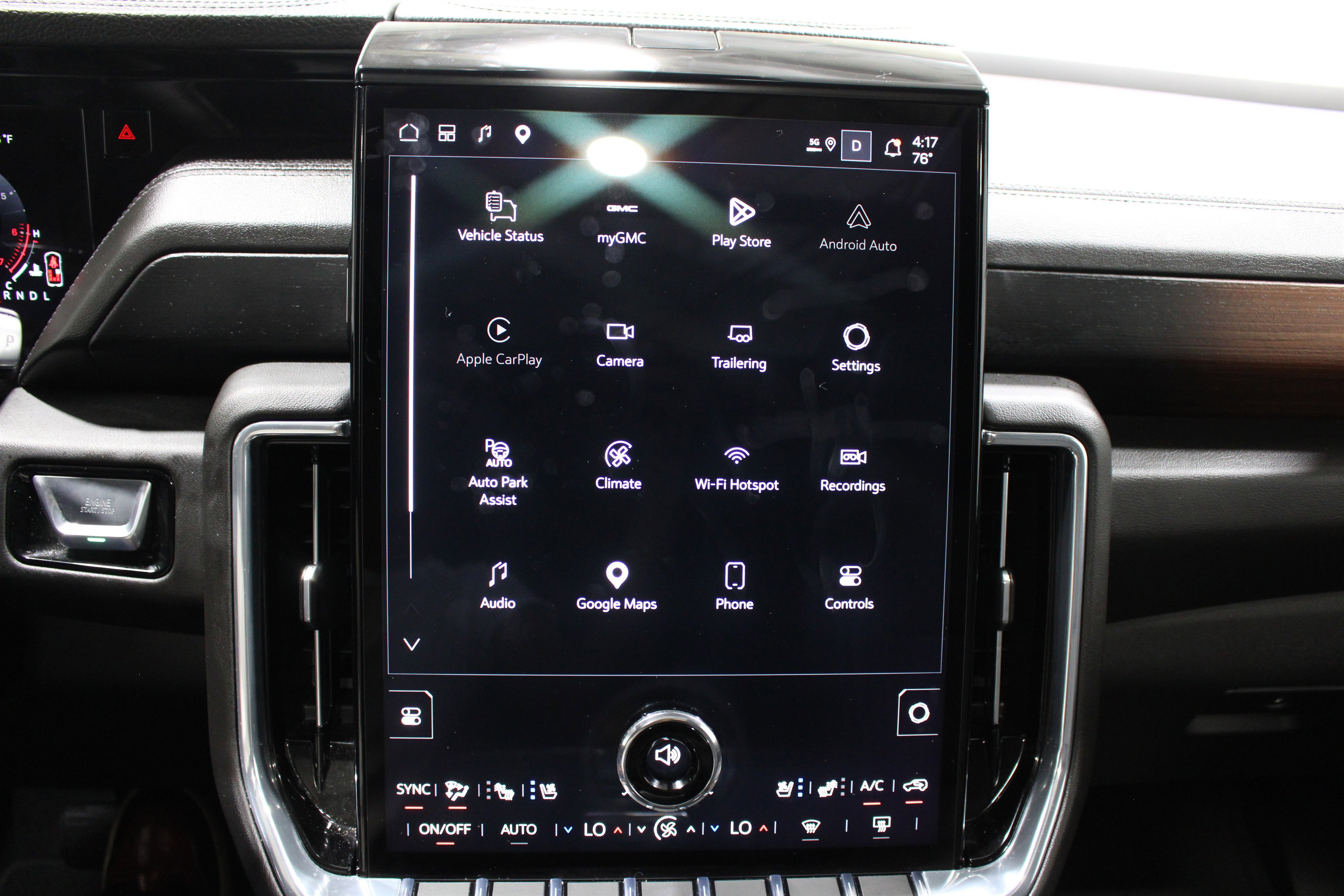 Used 2025 GMC Yukon Denali w/ Denali Reserve Package image 15