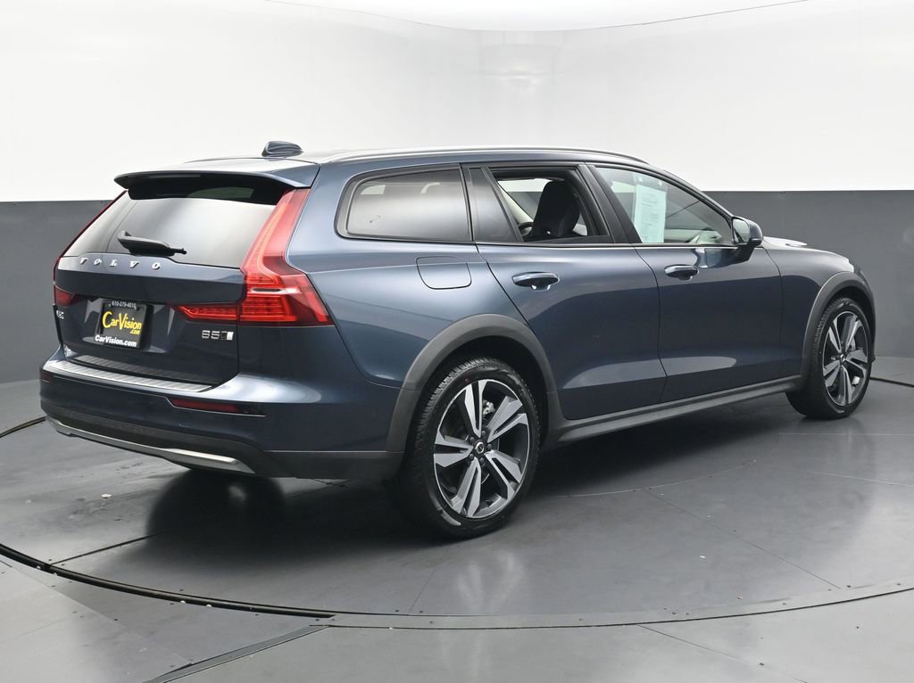 Used 2023 Volvo V60 B5 Cross Country Plus w/ Climate Package image 5
