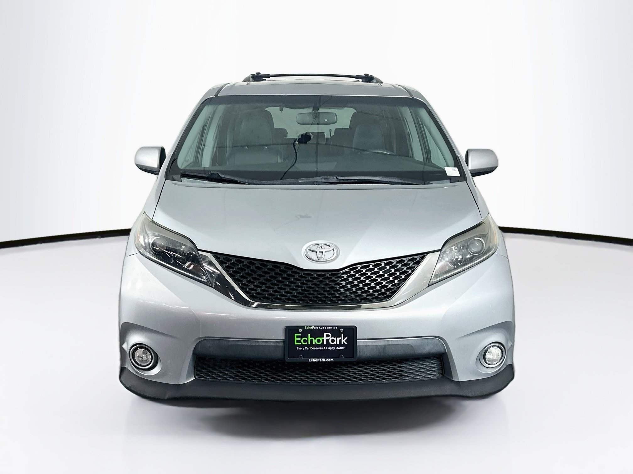 Used 2015 Toyota Sienna SE Premium FWD image 2
