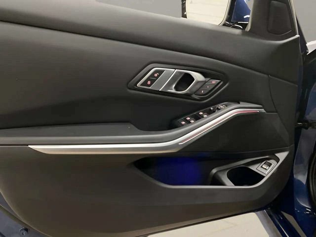 Used 2022 BMW 330i Sedan w/ Driving Assistance Package RWD image 26