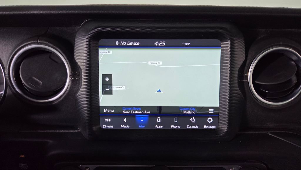 Used 2018 Jeep Wrangler Unlimited Sahara AWD/4WD image 26