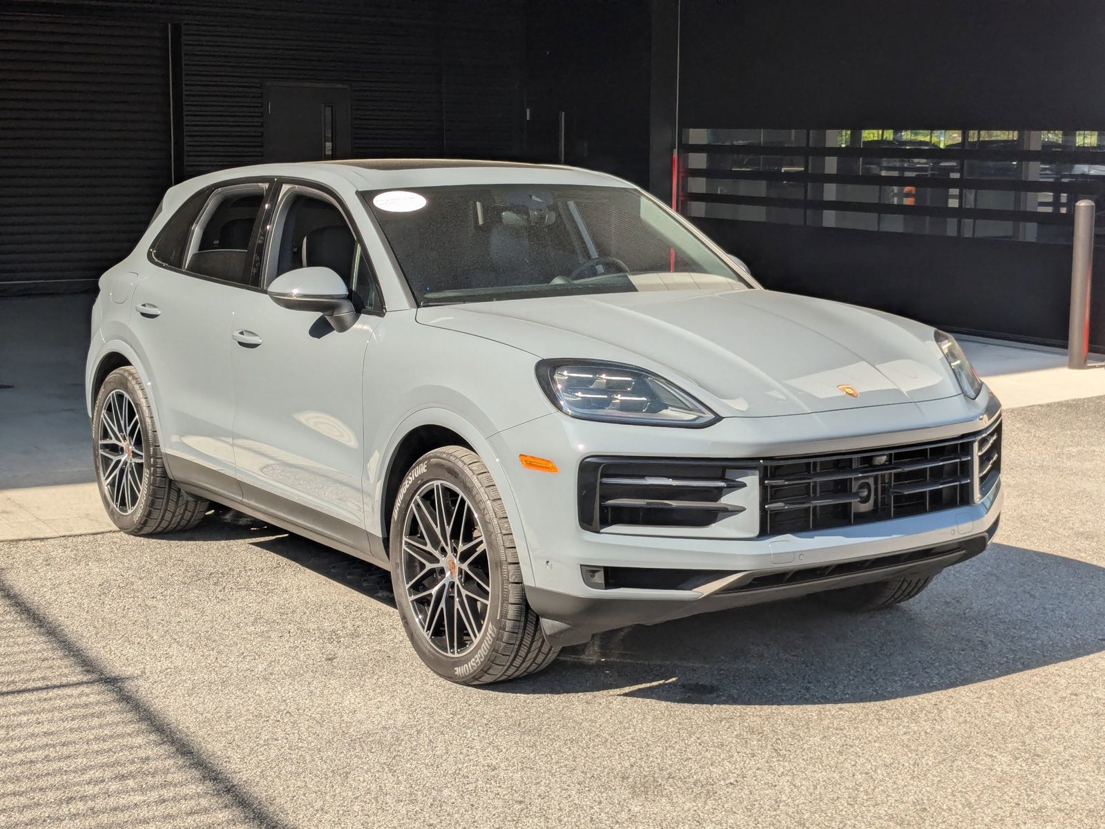 Certified 2025 Porsche Cayenne AWD/4WD image 5