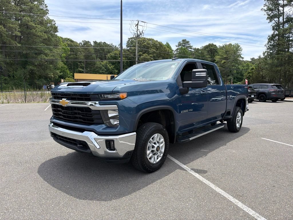 Used 2025 Chevrolet Silverado 2500 LT w/ Convenience Package AWD/4WD image 2