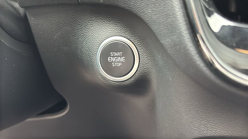 Certified 2026 Volvo XC40 B5 Plus AWD/4WD image 14