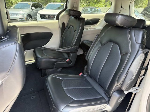 Used 2024 Chrysler Pacifica Touring-L FWD image 13