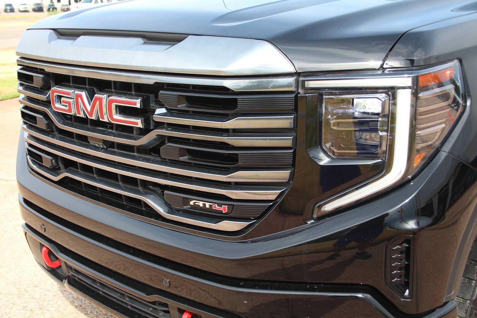 Used 2024 GMC Sierra 1500 AT4 w/ AT4 Premium Package AWD/4WD image 5