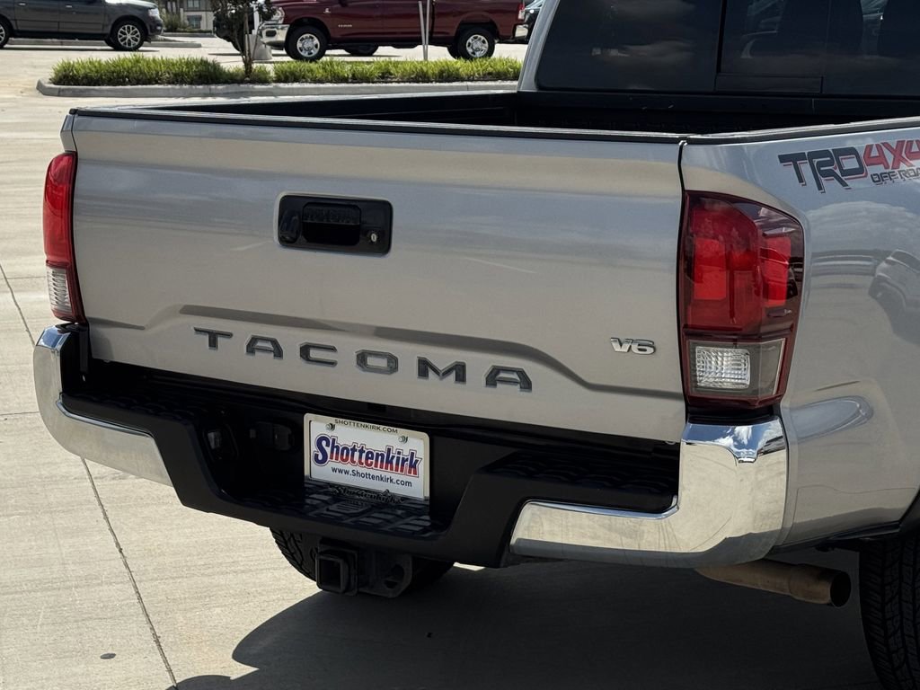 Used 2019 Toyota Tacoma TRD Off-Road AWD/4WD image 6