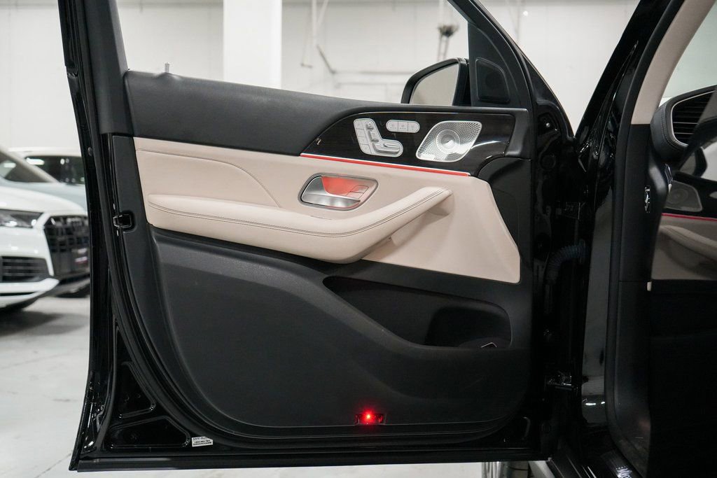 Used 2021 Mercedes-Benz GLS 580 4MATIC image 31