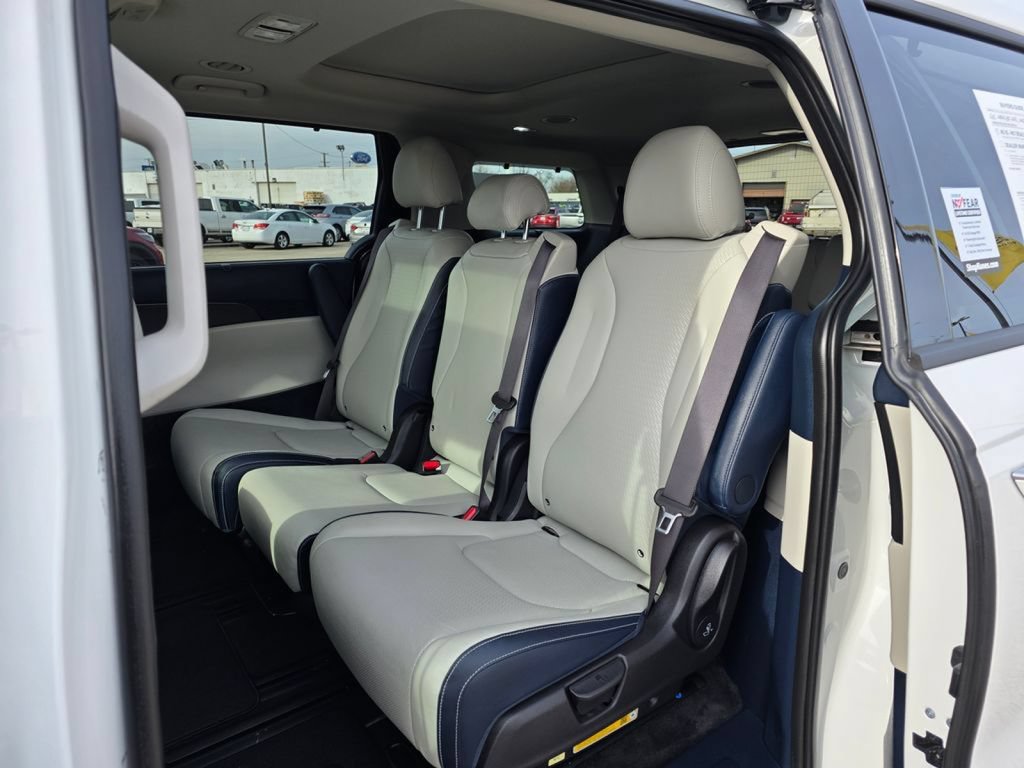 Used 2025 Kia Carnival SX Prestige FWD image 28