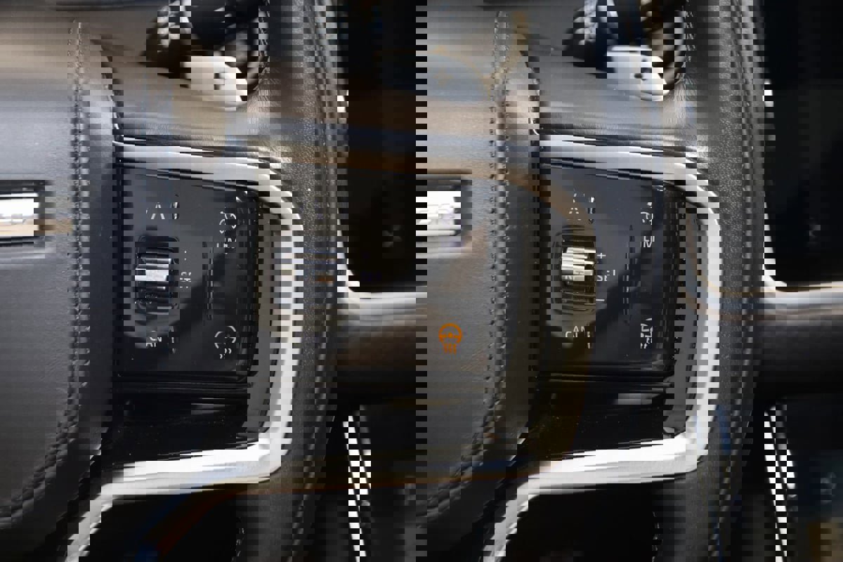 Used 2021 Land Rover Range Rover Velar R-Dynamic S image 36