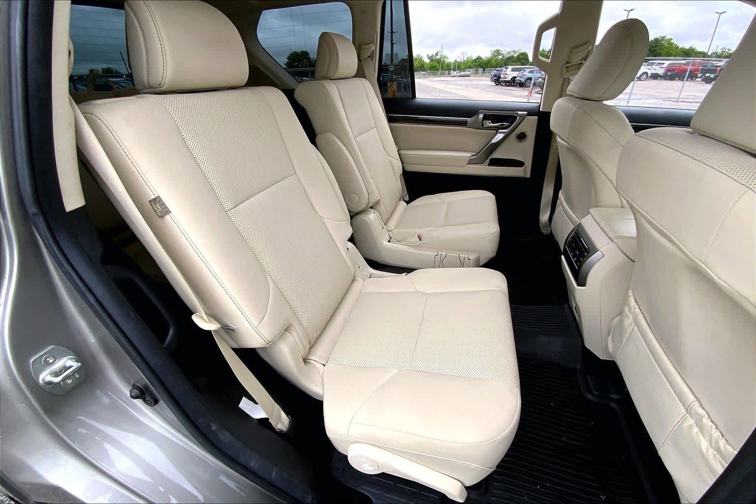 Used 2022 Lexus GX 460 Premium w/ Accessory Package AWD/4WD image 19