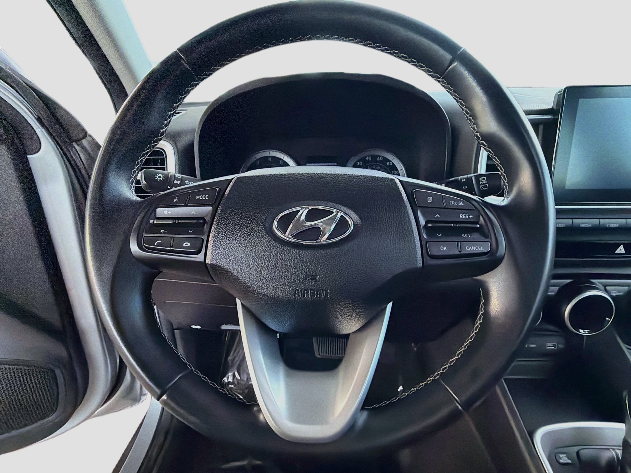 Used 2022 Hyundai Venue SEL w/ Cargo Package FWD image 17