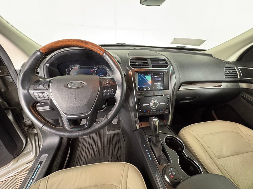 Used 2017 Ford Explorer Platinum image 9