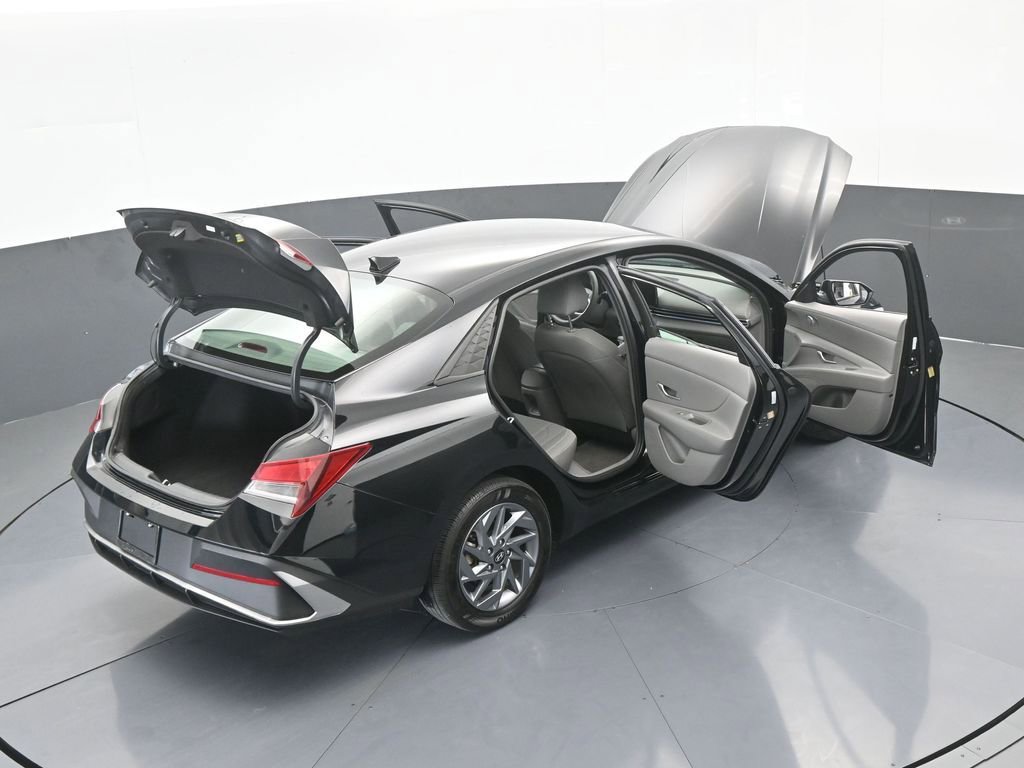 Used 2024 Hyundai Elantra SEL image 69