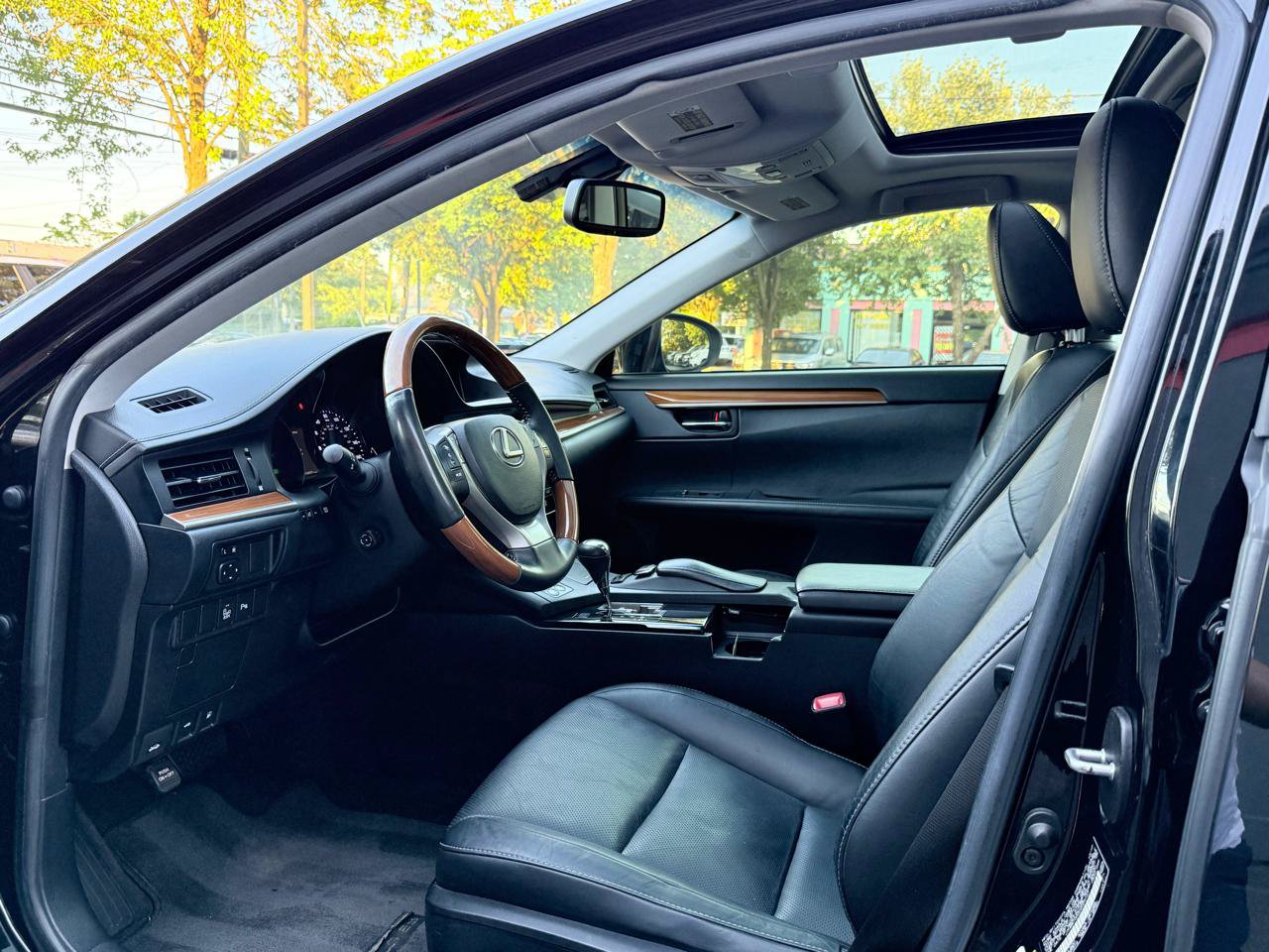 Used 2013 Lexus ES 300h w/ Luxury Pkg FWD image 11