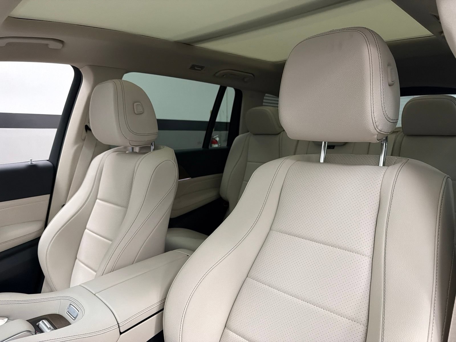 Used 2026 Mercedes-Benz GLS 450 4MATIC image 26