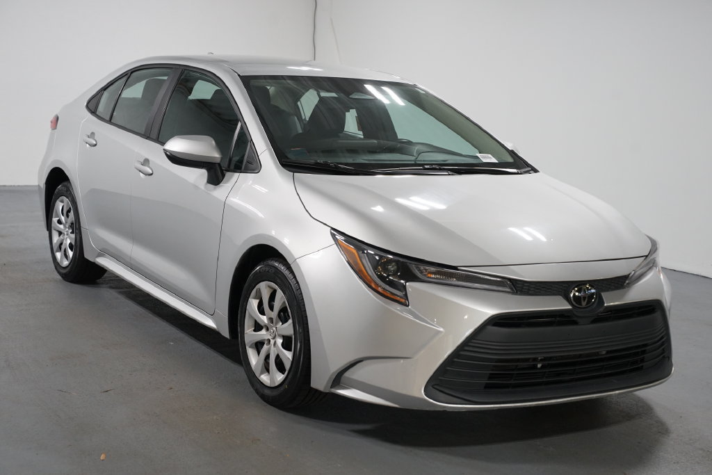 Certified 2024 Toyota Corolla LE FWD image 3