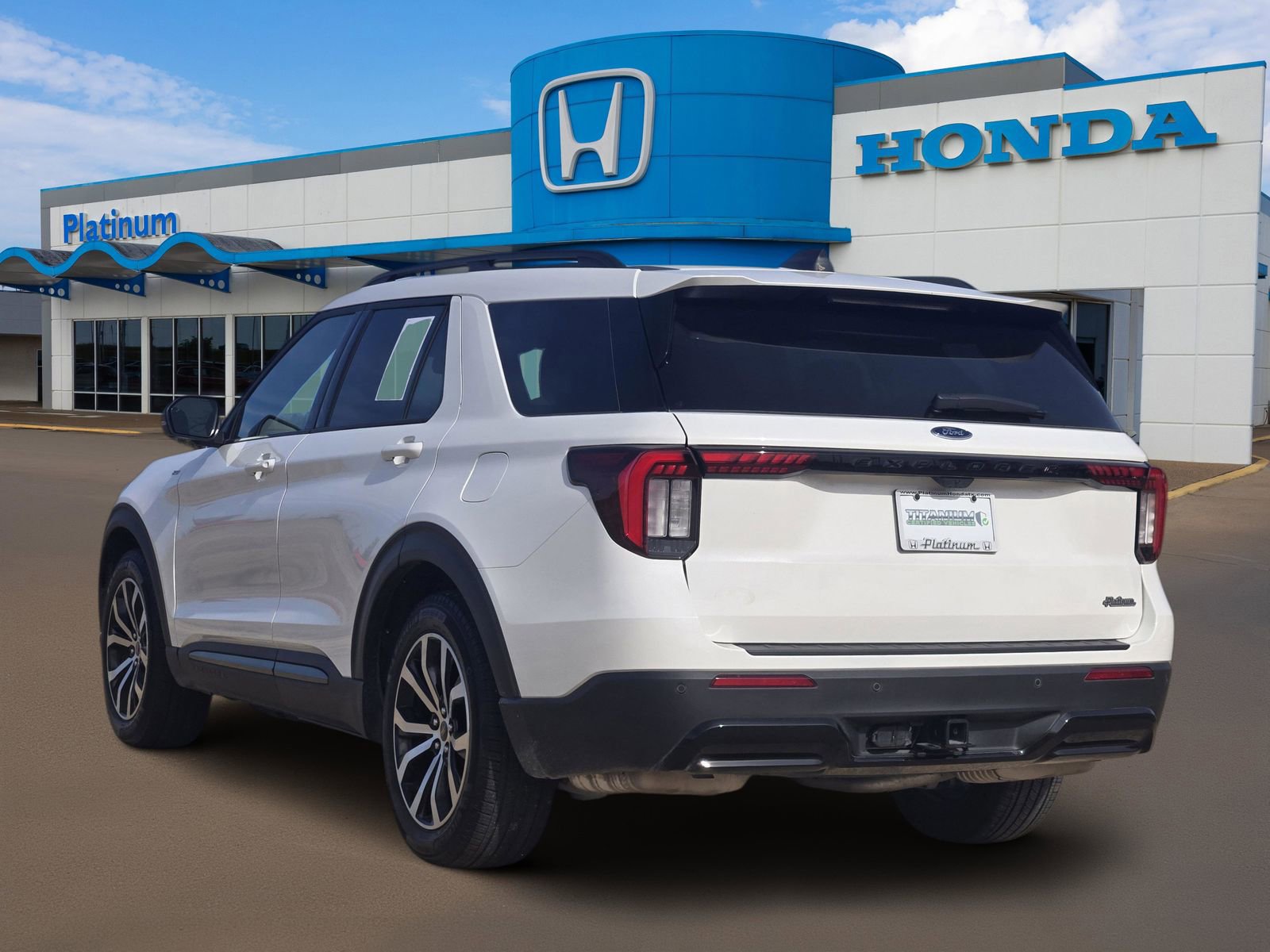 Used 2025 Ford Explorer ST-Line w/ Premium Package RWD image 4