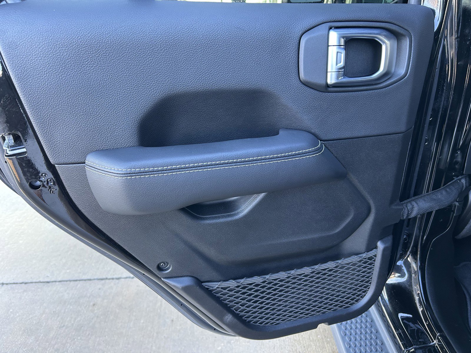 Used 2022 Jeep Wrangler Unlimited Sahara w/ Cold Weather Group image 11