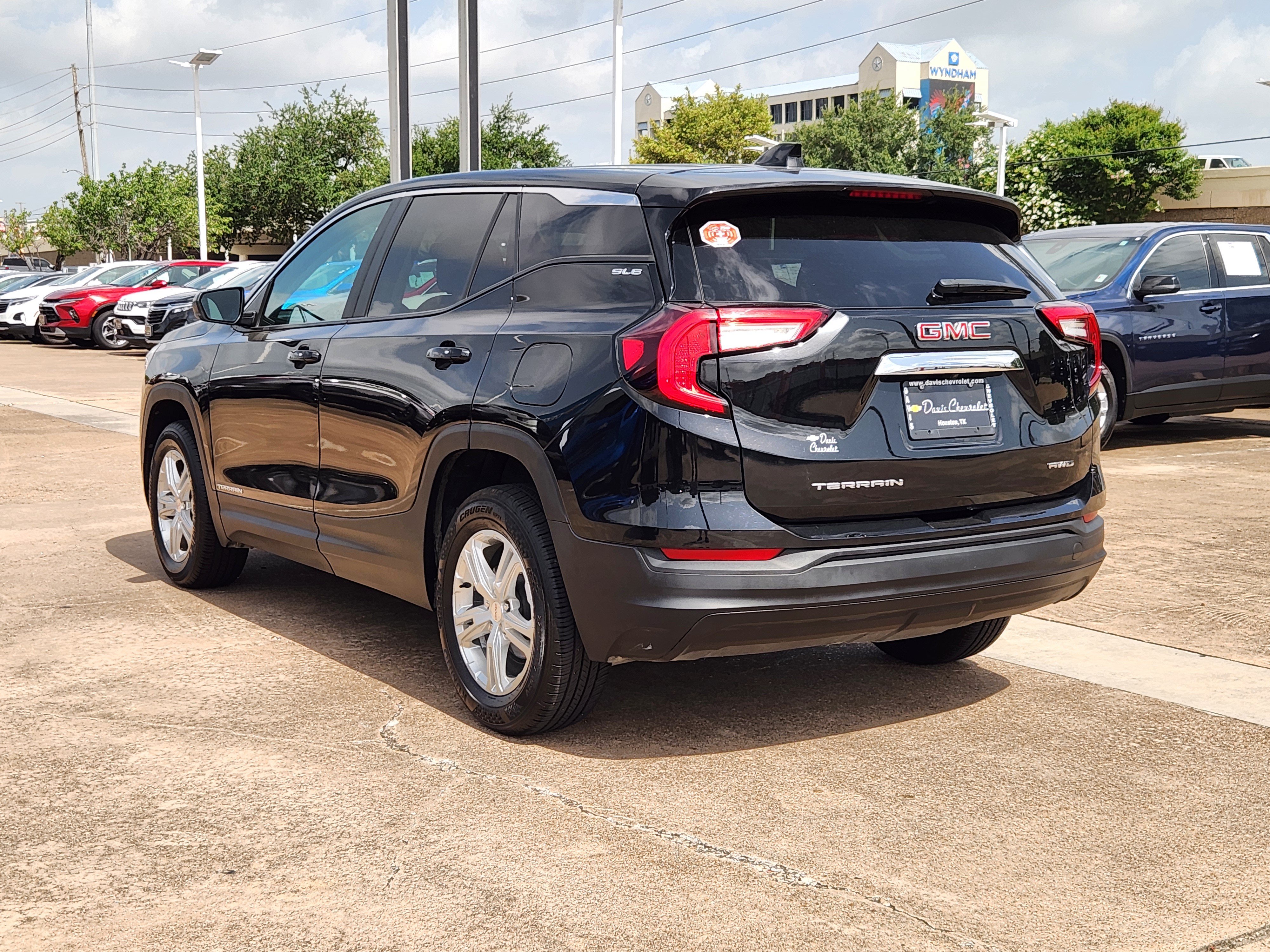 Used 2024 GMC Terrain SLE AWD/4WD image 8