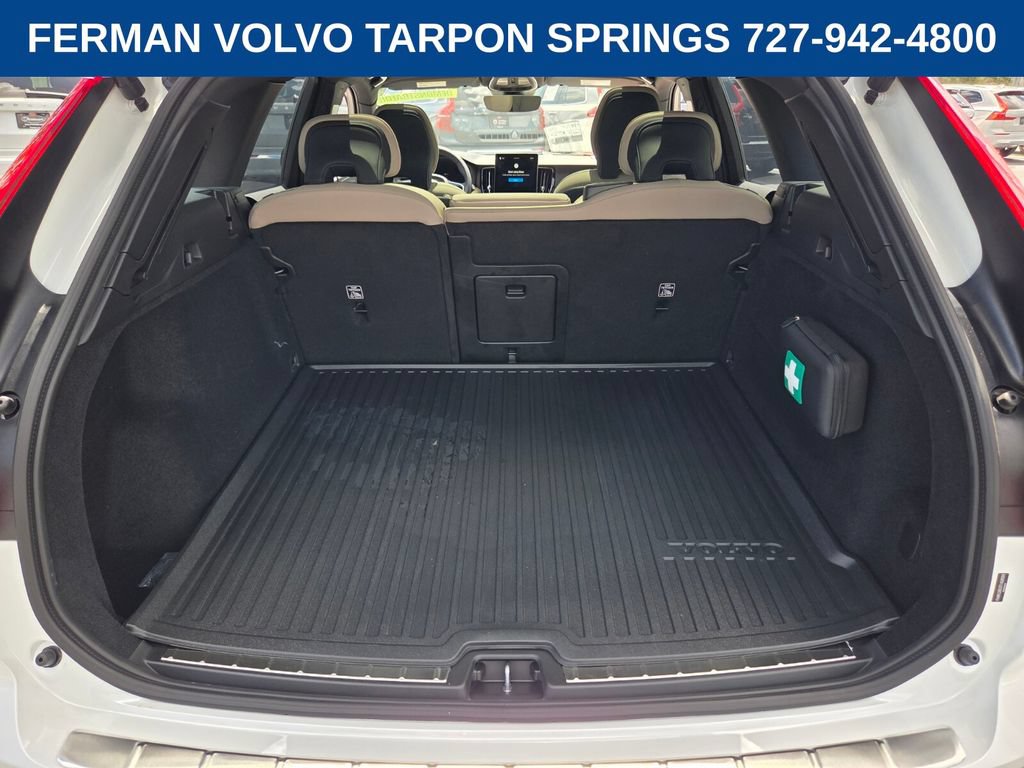 New 2026 Volvo XC60 B5 Plus w/ Protection Package Premier AWD/4WD image 17
