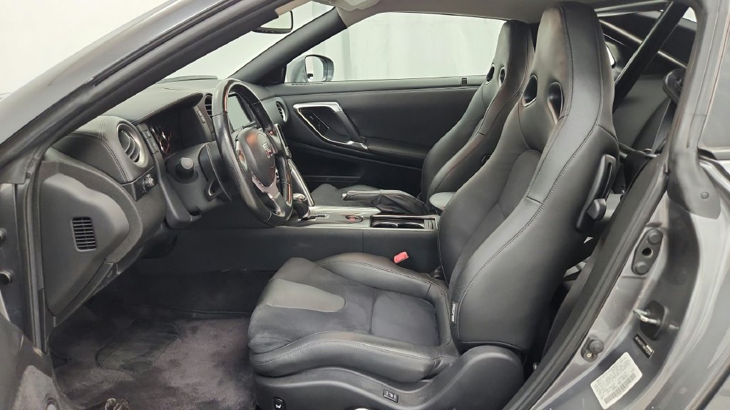 Used 2011 Nissan GT-R Premium AWD/4WD image 43
