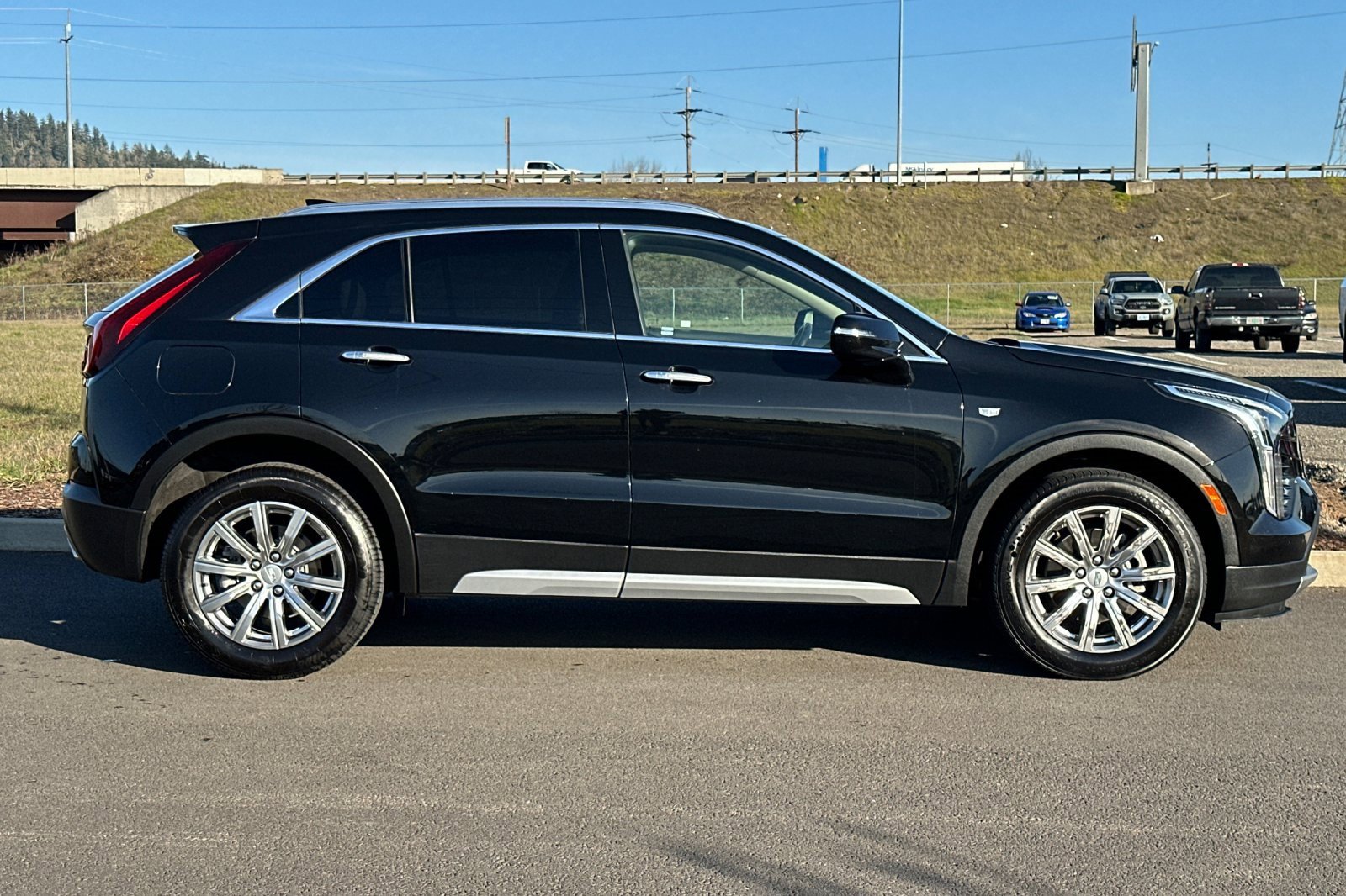 Used 2023 Cadillac XT4 Premium Luxury image 2