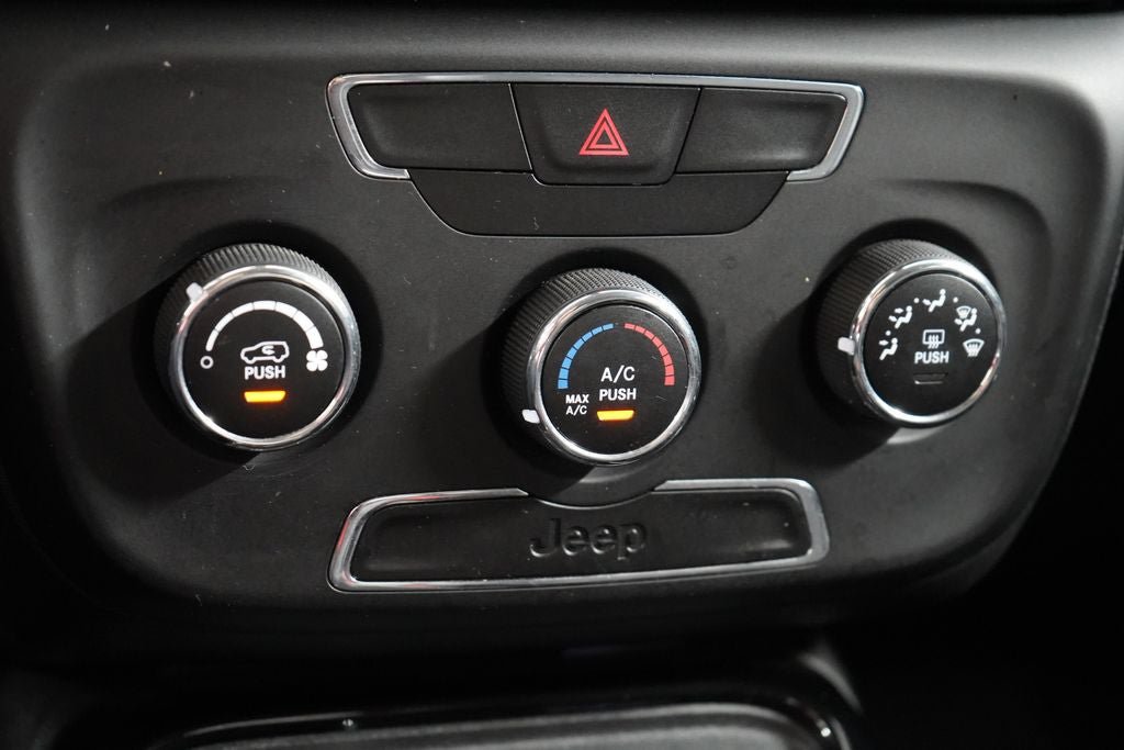 Used 2018 Jeep Compass Latitude FWD image 24