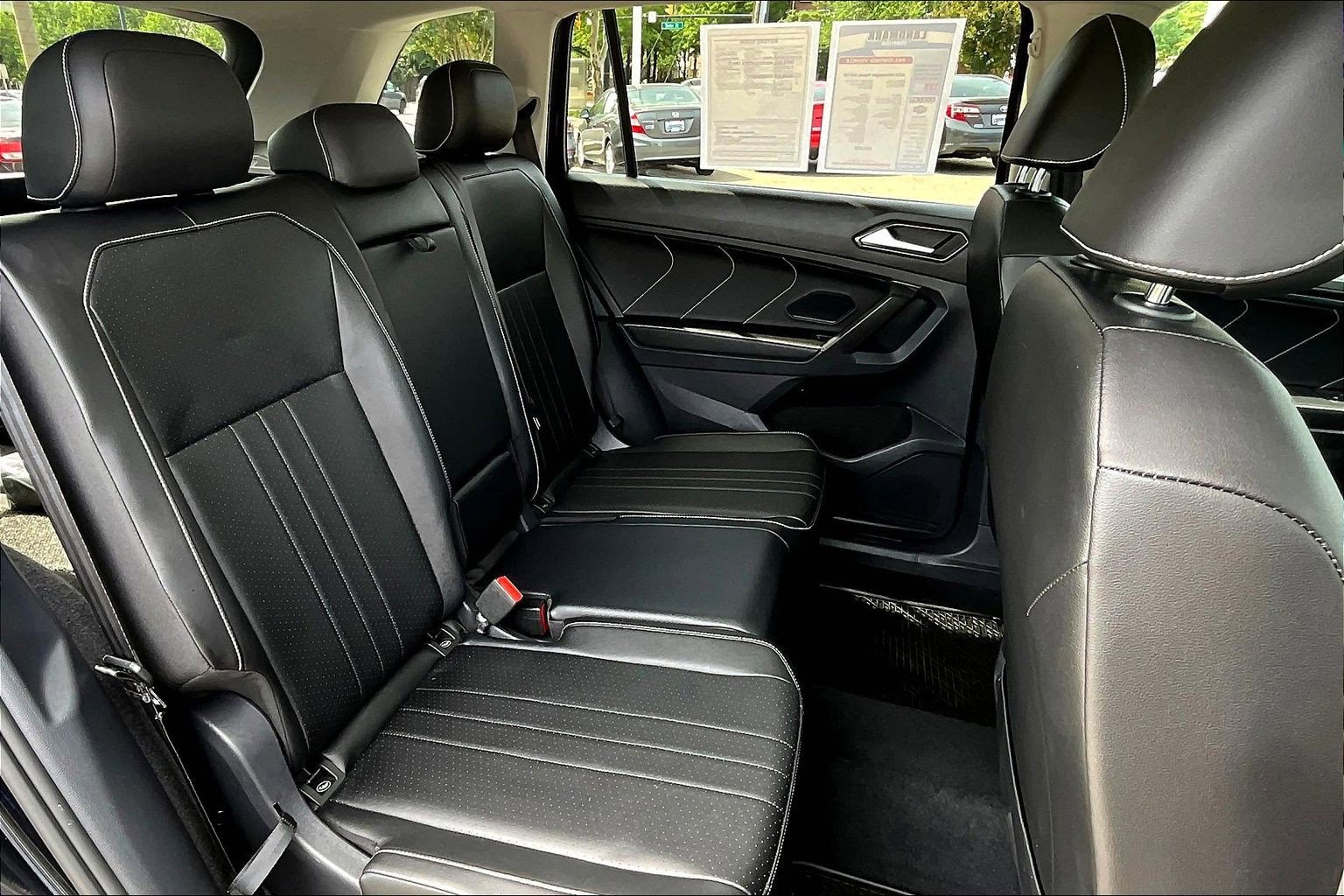 Used 2022 Volkswagen Tiguan SE w/ Panoramic Sunroof Package AWD/4WD image 29