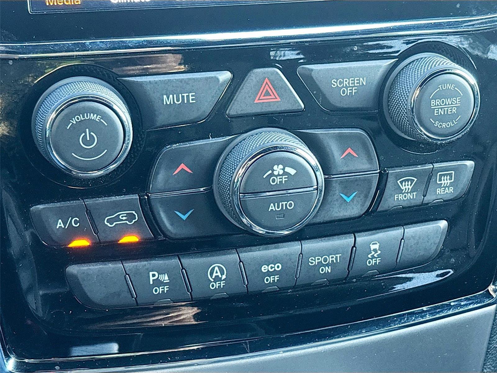 Used 2021 Jeep Grand Cherokee Limited w/ Premium Lighting Group image 17